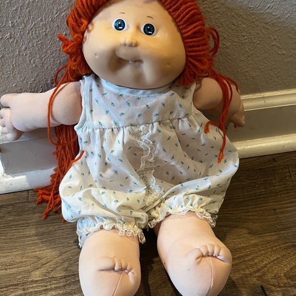 Vintage Cabbagepatch Kids Theresa Doll from 1982 - Picture 2 of 15